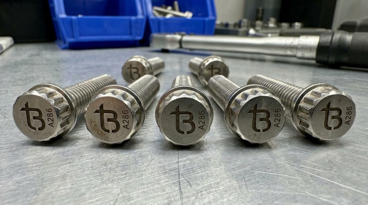 12-Point Cap Screws, TorqBolt 12-point fastener with tB ligature and alloy grade marking